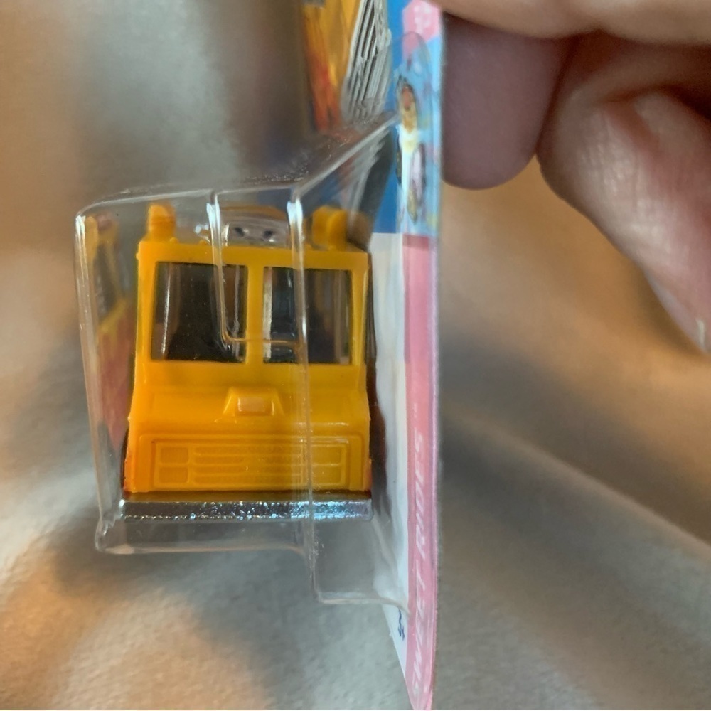 HOT Wheels Quick Bite Hot Chicken (Orange) 2022 Sweet Rides - Picture 12 of 14